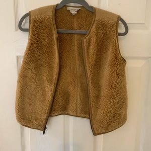 Faux fur vest with pockets and zipper